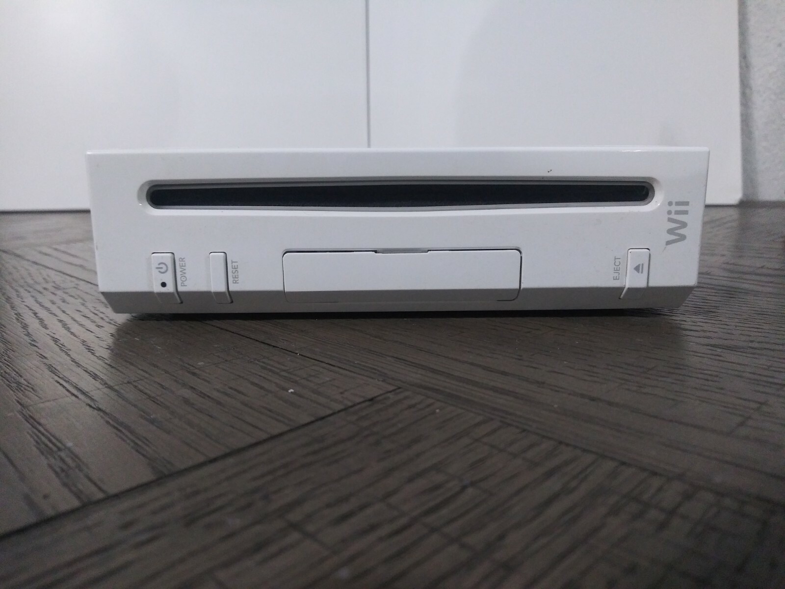 White Nintendo Wii RVL-001 (USA) Console w/ Power Adapter, AV Wire, & Sensor Bar