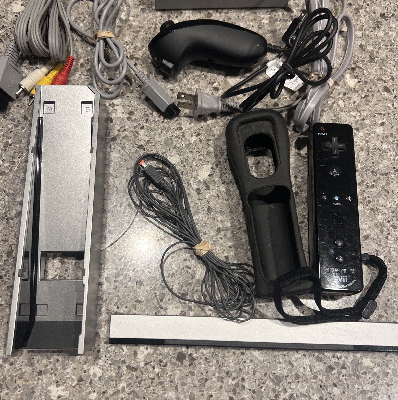 Nintendo Wii RVL-001 Console Bundle Tested Working GameCube Compatible