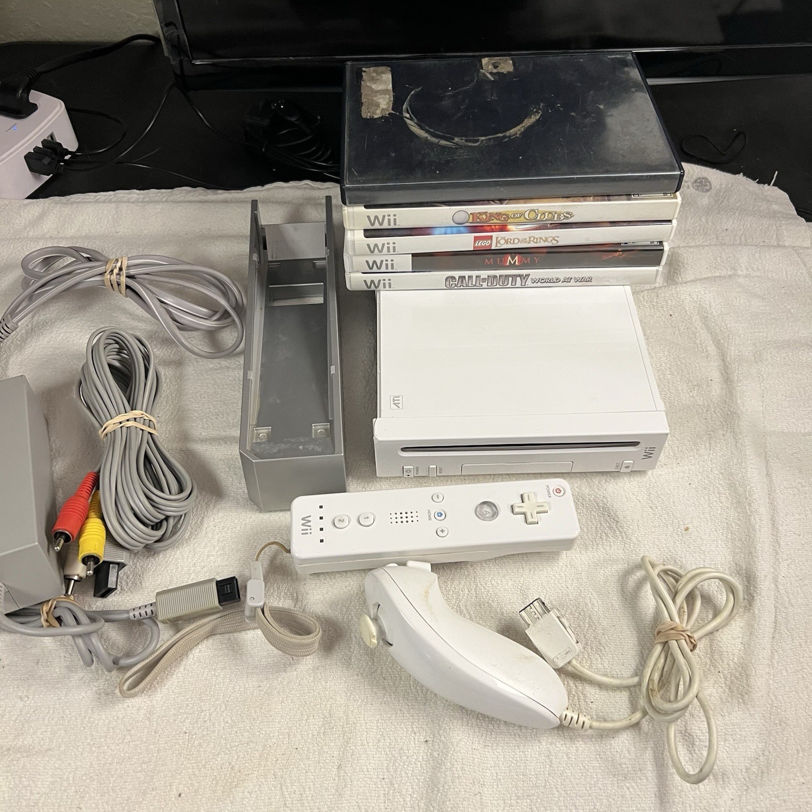 Nintendo Wii RVL-001 512 MB Home Console Bundle 4 Games + Bonus Game