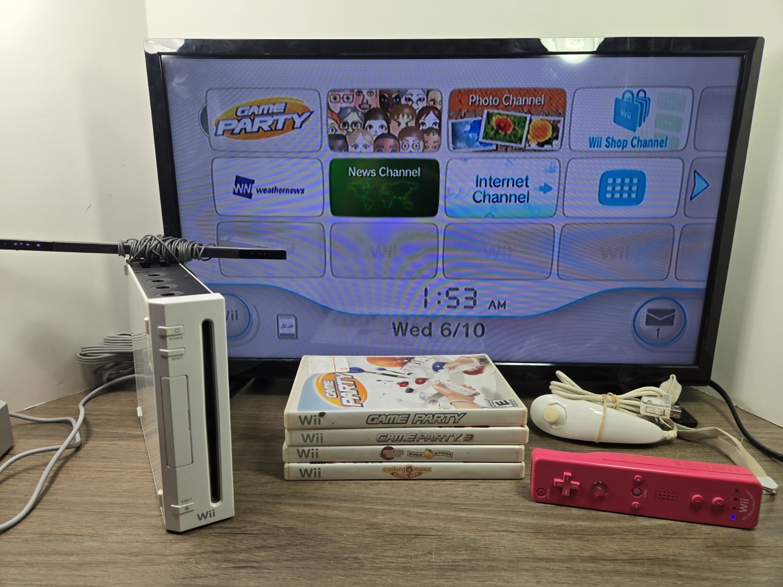 Nintendo Wii Console System Bundle White RVL-001 w/4 Games Used Condition Tested