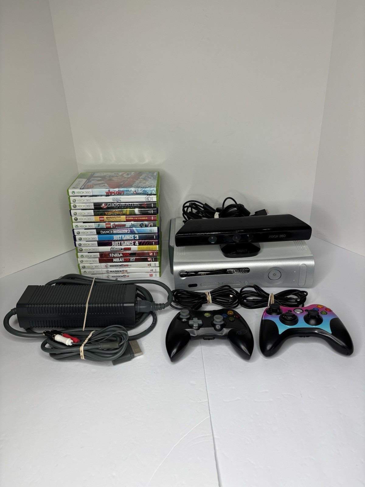 Xbox 360 4 GB Kinect Console Bundle 2 Controllers 15 Games All Cords Tested