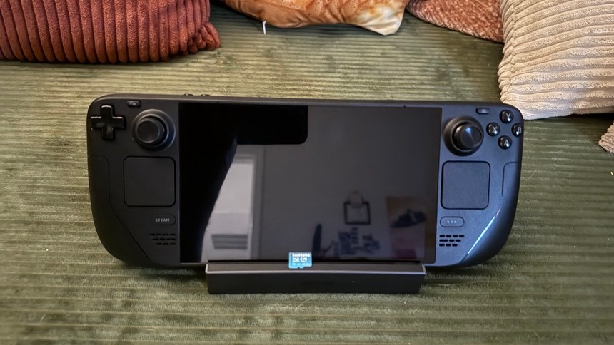 Valve Steam Deck OLED 512GB Black w/ UGREEN 9-in-1 Dock and 256GB Micro SD