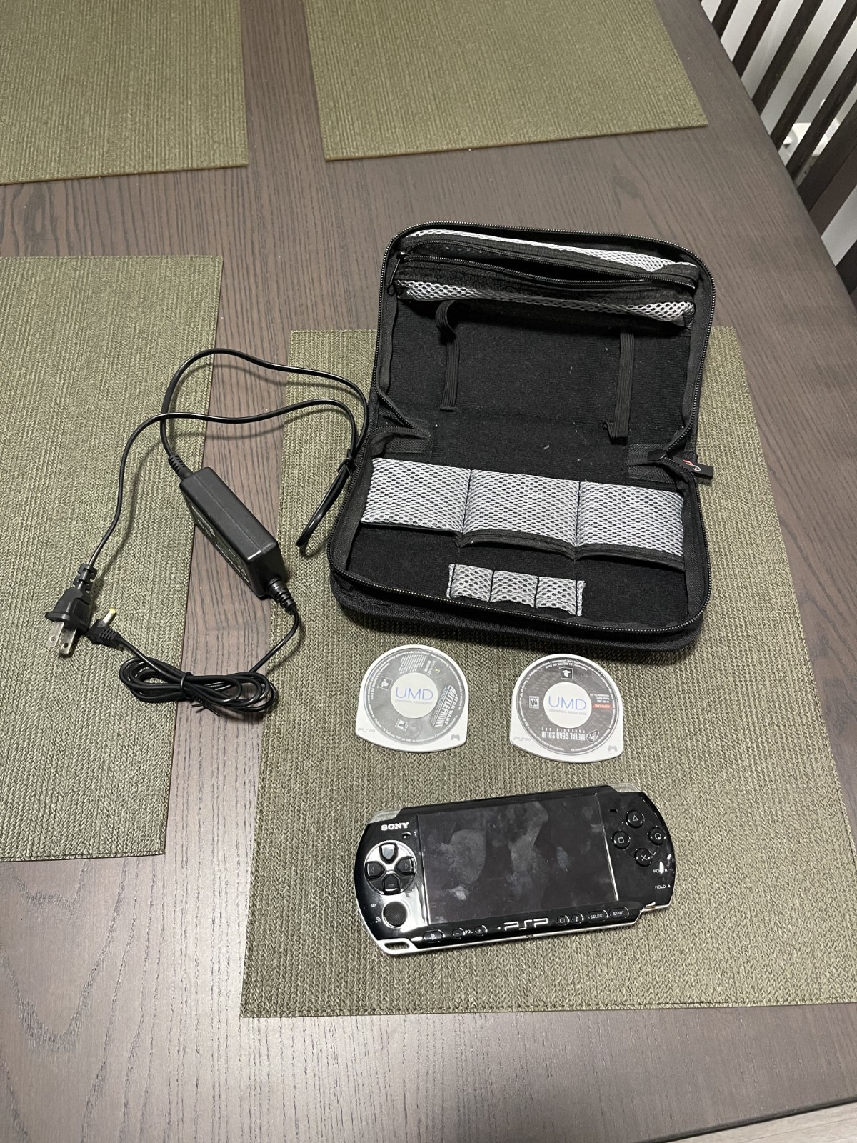 Sony PSP-3000 BLACK TESTED w/ MGS Portable Ops and Star Wars BattleFront + Case