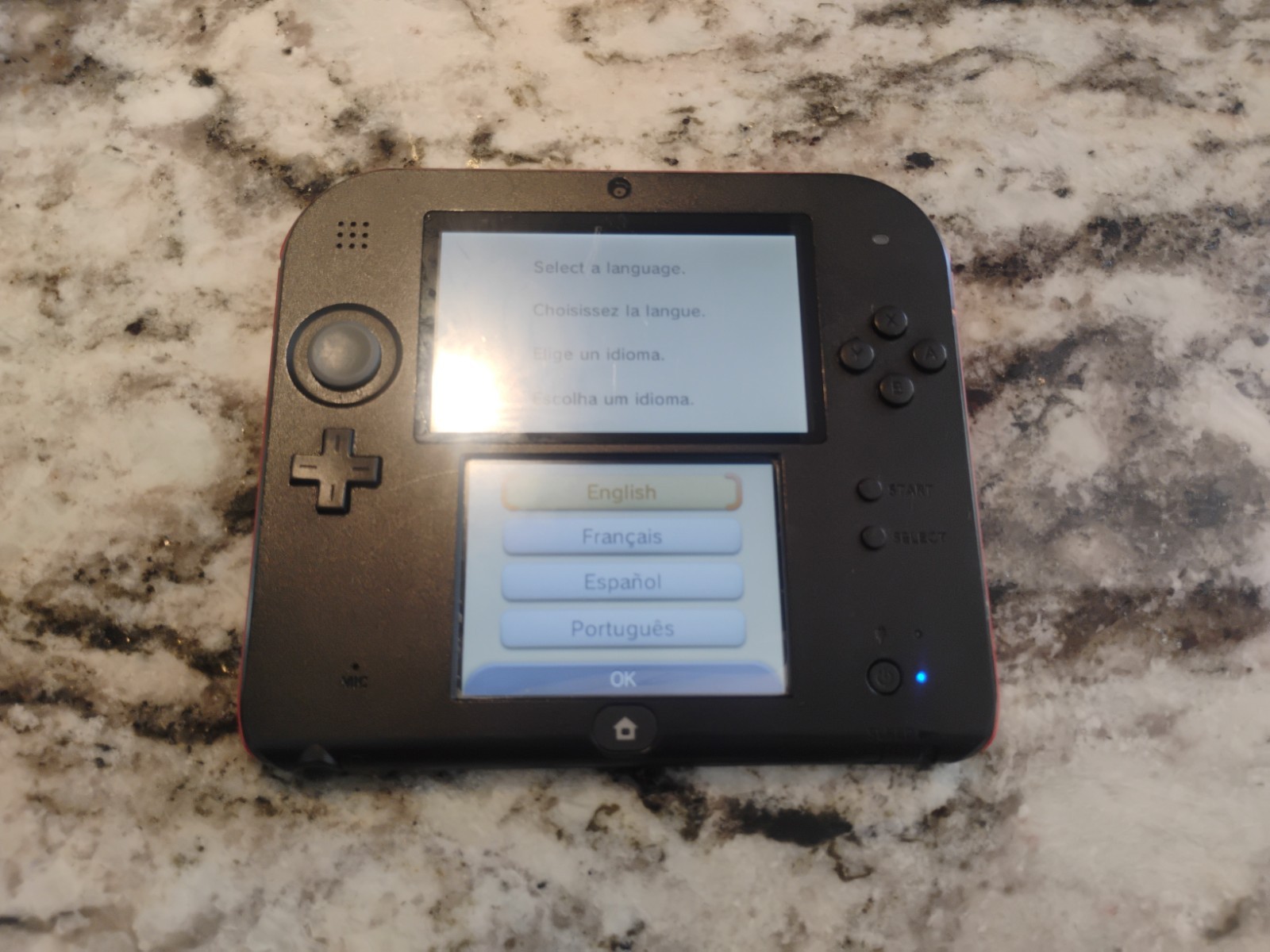 Nintendo 2DS – Tested And Working – Bad volume knob