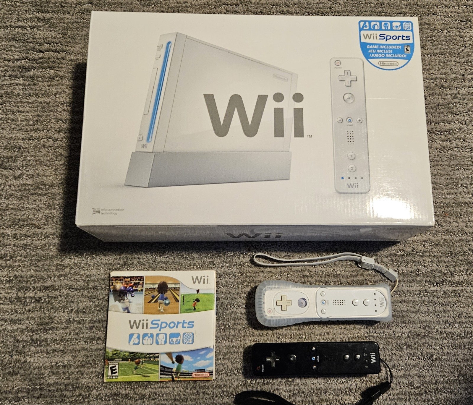 Nintendo Wii Console White Wii Sports Bundle RVL-001 NTSC-U/C (US/Canada)