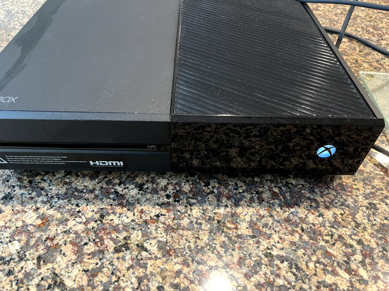 Microsoft Xbox One 500GB Console Bundle (excellent condition)
