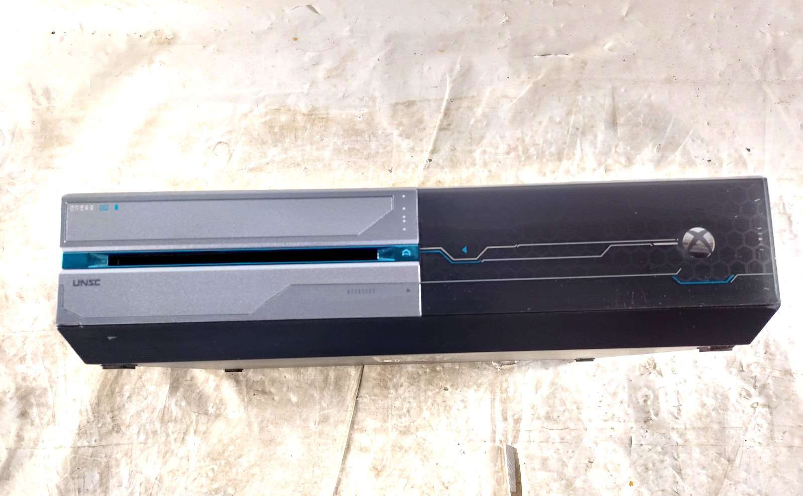 Microsoft Xbox One 1TB Console – Halo 5: Guardians Limited Edition w/ Controller