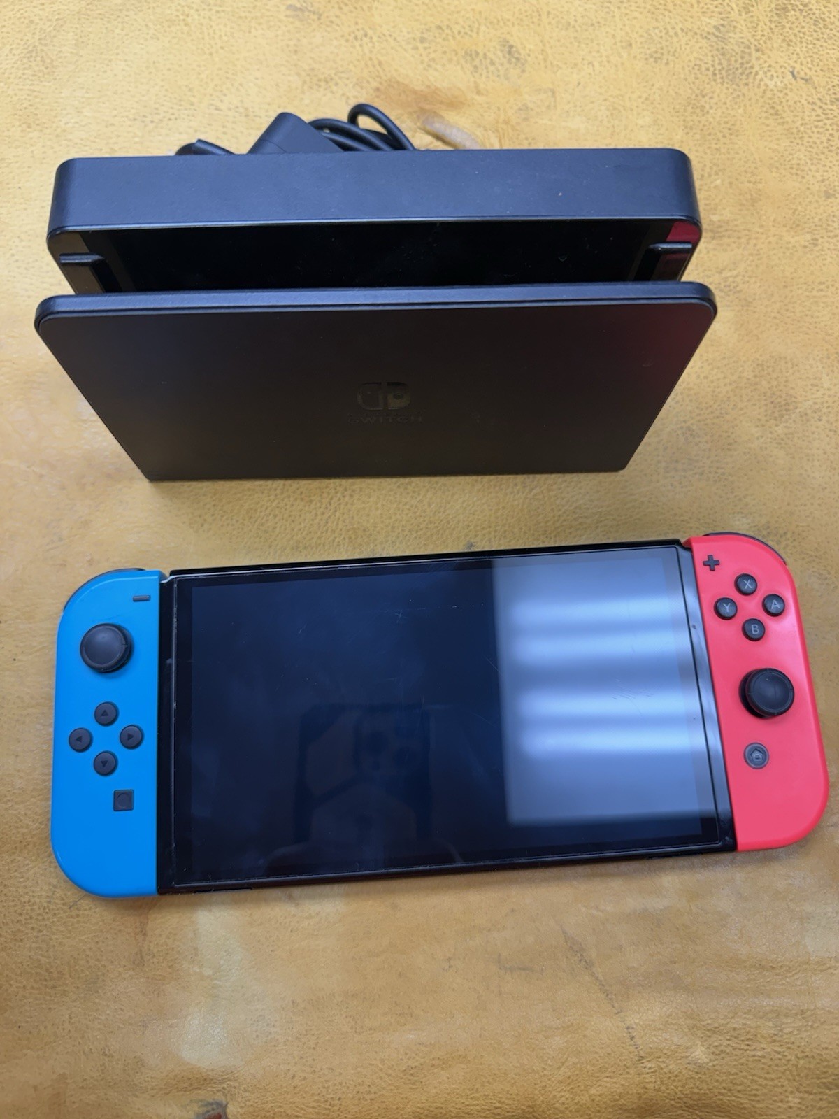 Nintendo Switch OLED HEG-001 Console w Accesories – 64GB