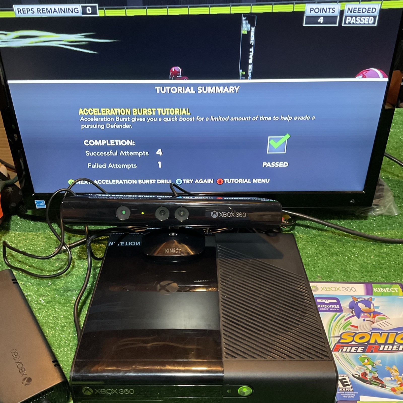 Xbox 360 4GB Kinect Bundle Box – Games Kinect Sports, Adventure, NCAA 14 + Sonic