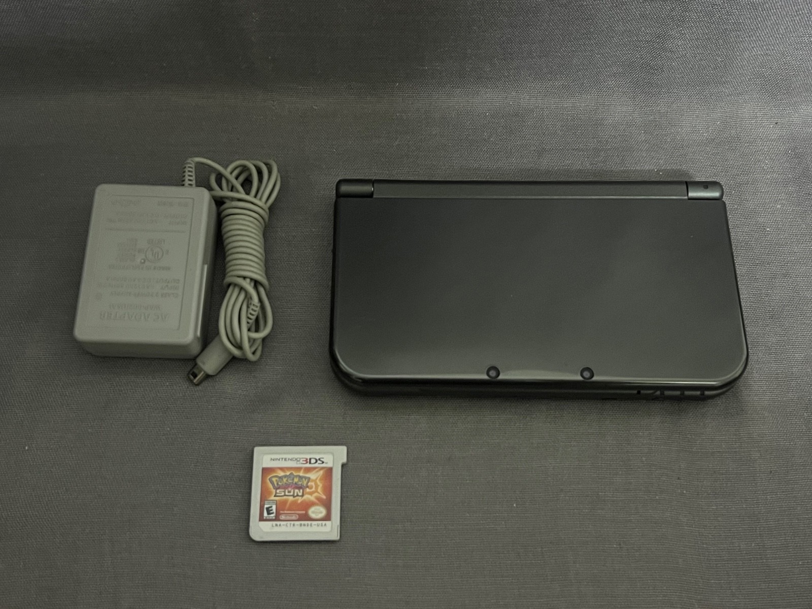 New Nintendo 3DS XL Gray Black Console With Charger and cartridge US Version