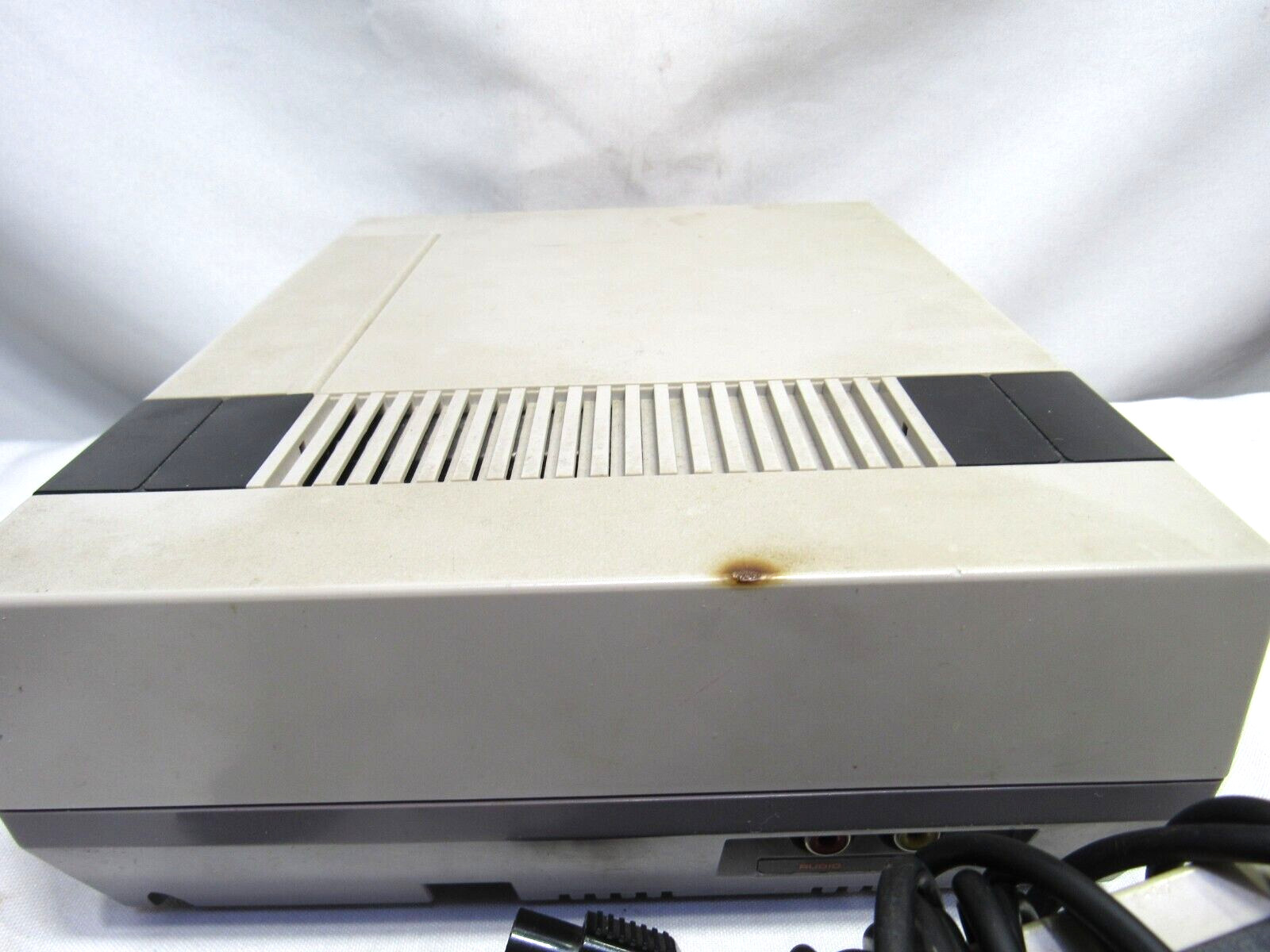 Nintendo NES Action Set Home Console – White/Gray 2 CONTROLLERS, GUN, 4 GAMES