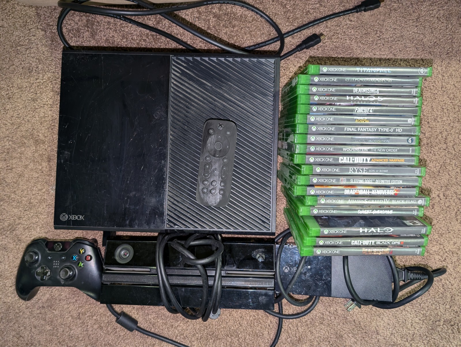 Microsoft Xbox One Day One Edition 500GB Lot. Kinect, accessories, and 18 games