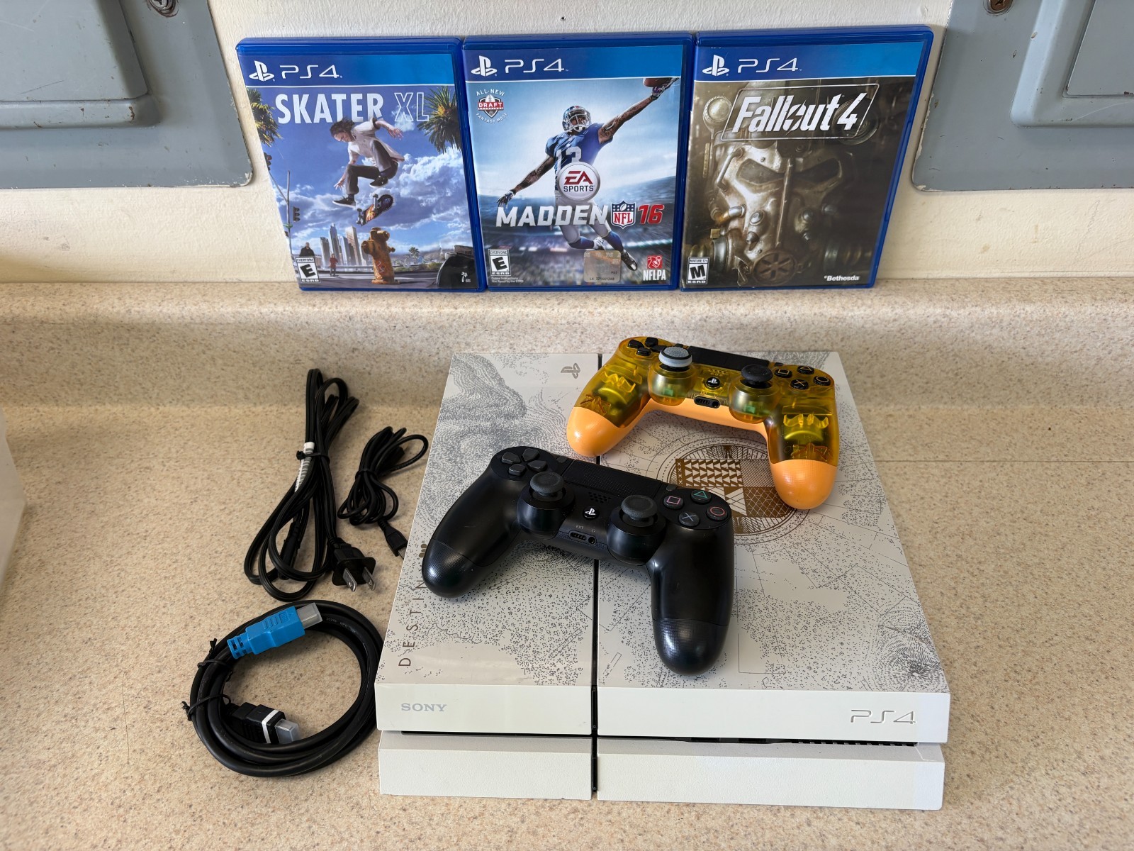 Playstation 4 PS4 Destiny Edition 500 GB Bundle CUH-2115A, 3 Games, Controllers