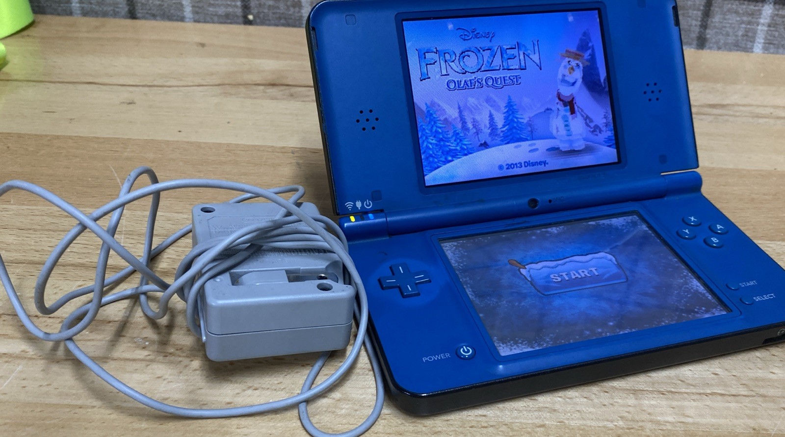 Nintendo DSi XL Handheld System – Midnight Blue With Charger And Frozen Game