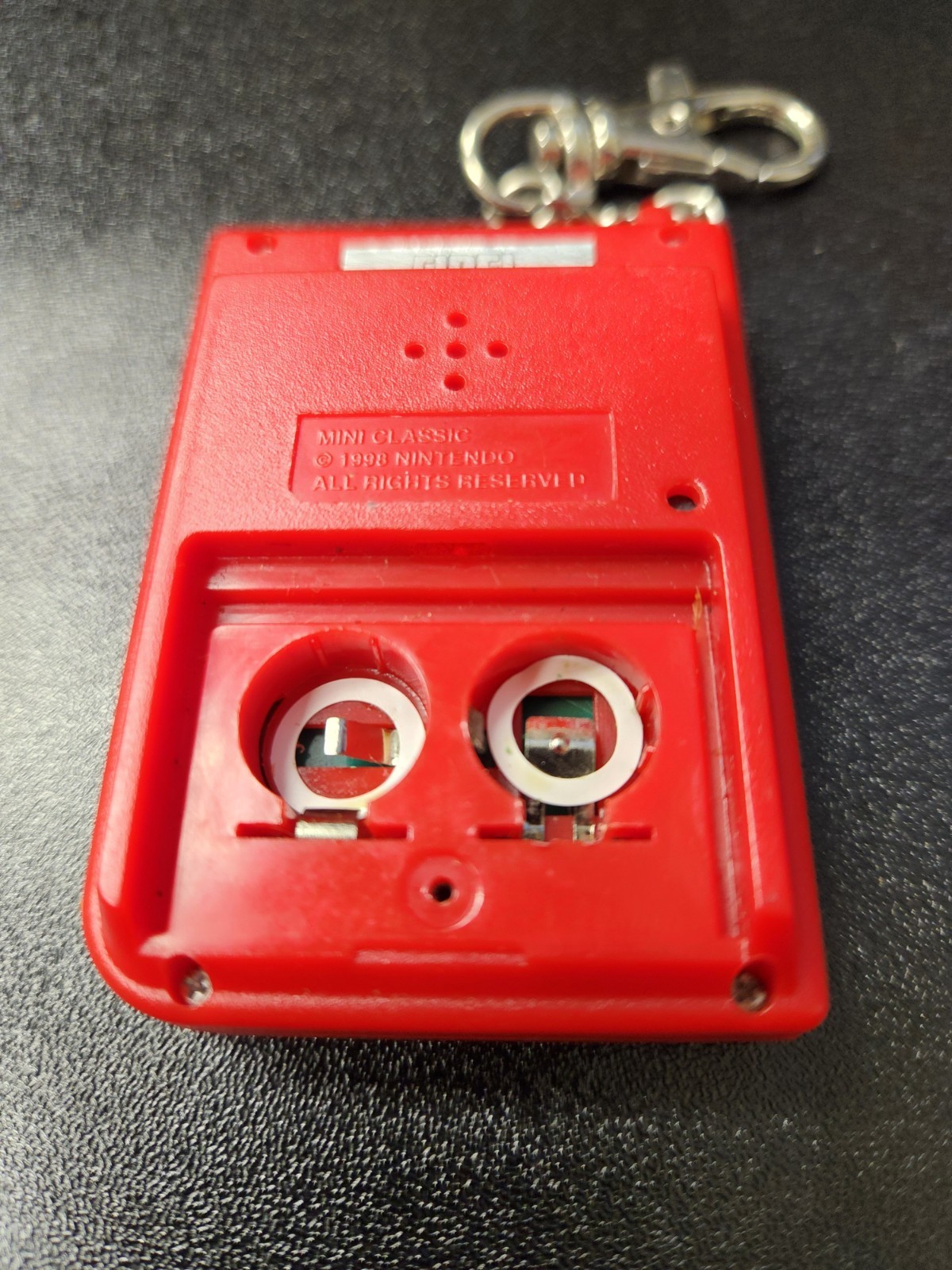 RARE 1998 Nintendo Mini Classic – Red Fire Keychain Game (Stadlbauer)