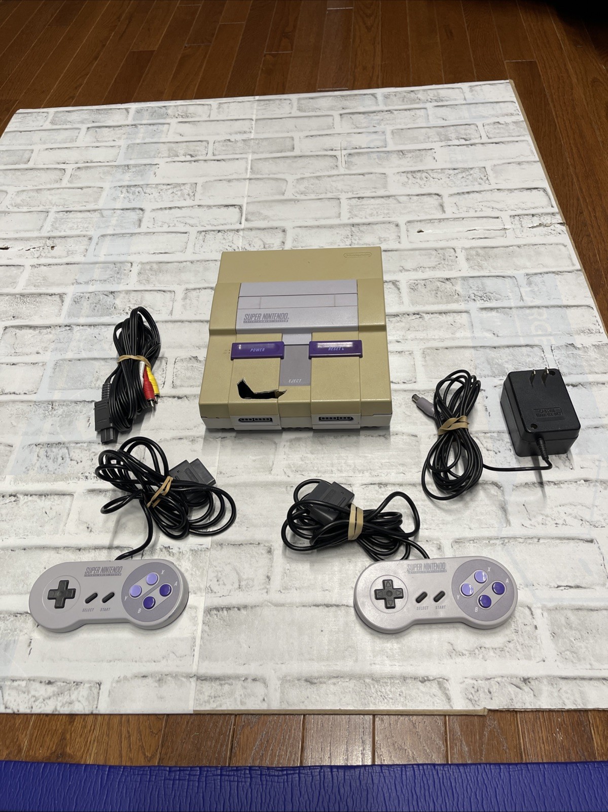 Nintendo SNES Gray Console Bundle With 2 Controllers, AV and Power Cords Tested