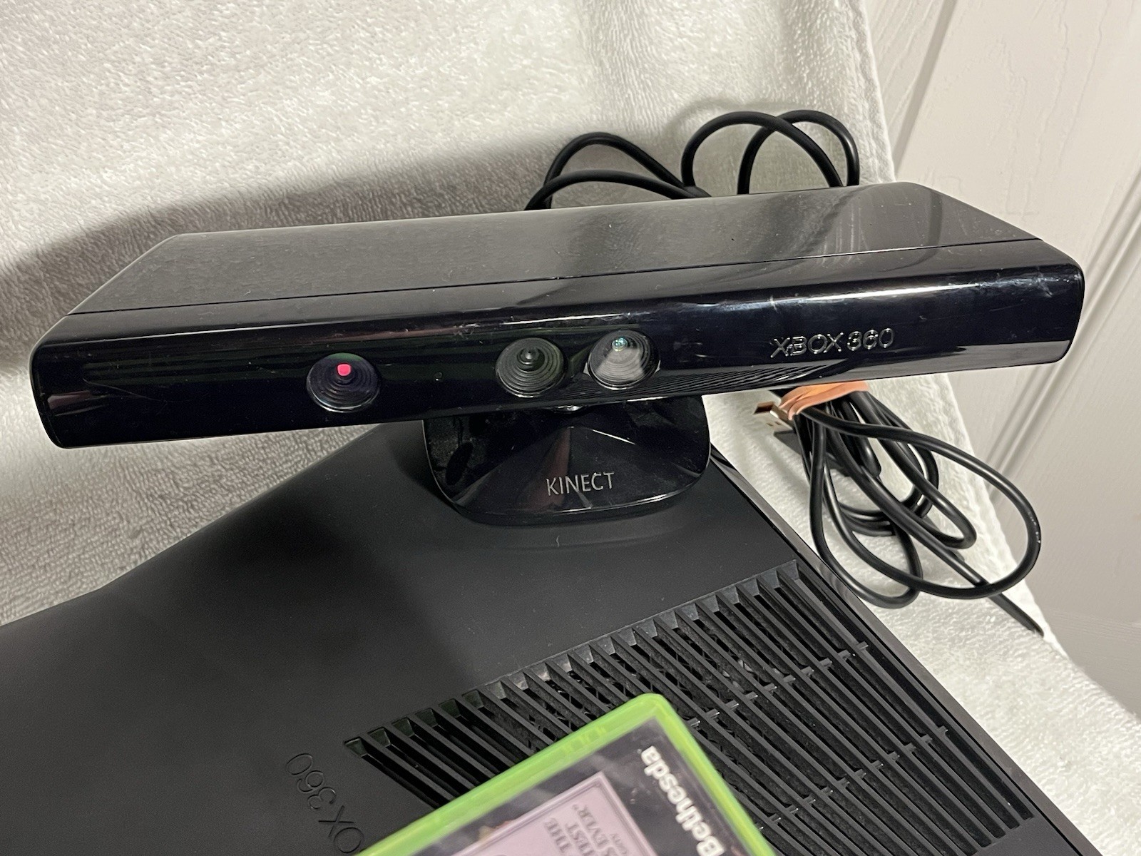 Microsoft Xbox 360 S 4GB Black Console with Kinect and 9 Games. No Hard Drive