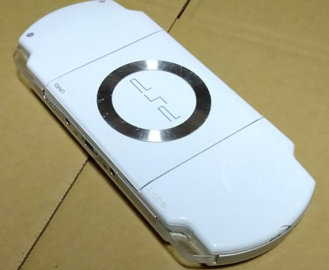 Sony PlayStation Portable PSP-2000 Ceramic White Handheld Console Japan 0217