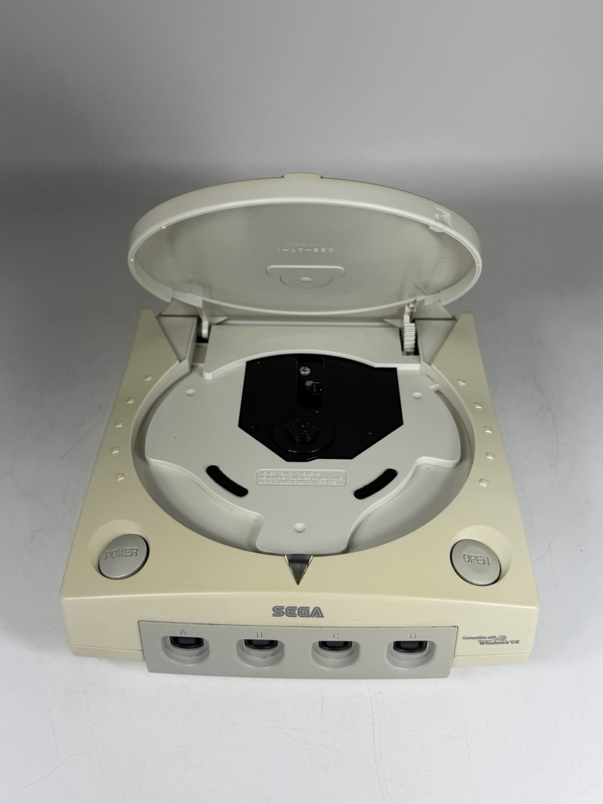 SEGA Dreamcast Home Console Bundle with Controller, 6 Games & Cables – TESTED