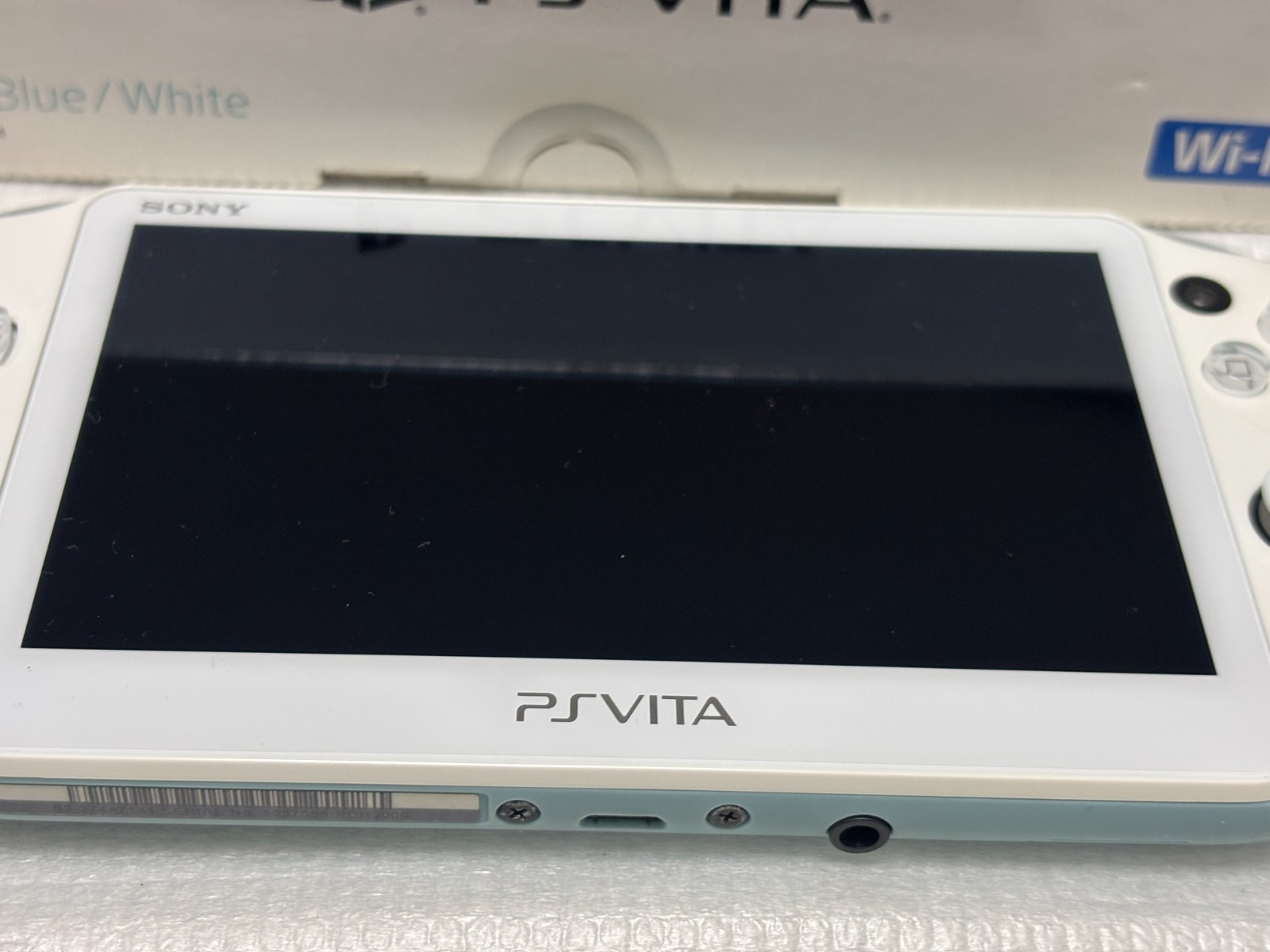 PS Vita SONY PlayStation Light Blue White PCH-2000 Console W/Charger Box