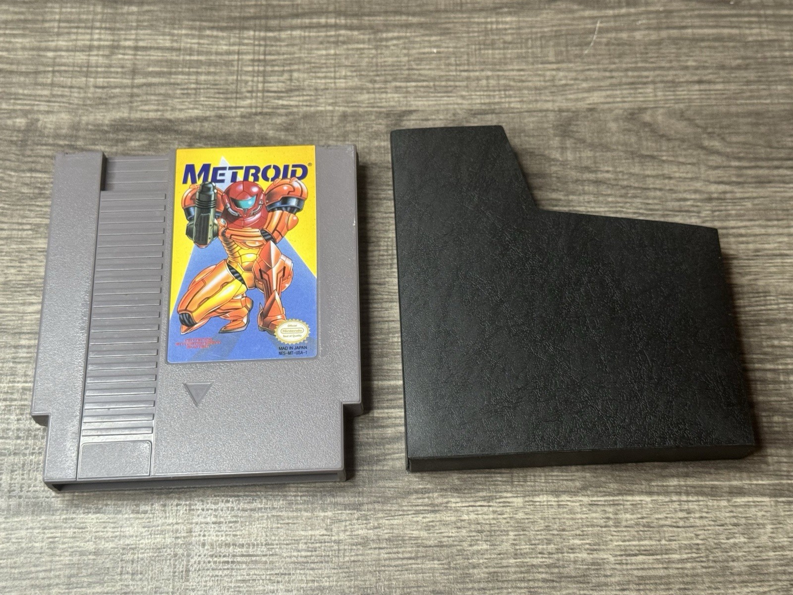 Nintendo NES Console with Extra Controller Grey Zapper and Game Tested Working
