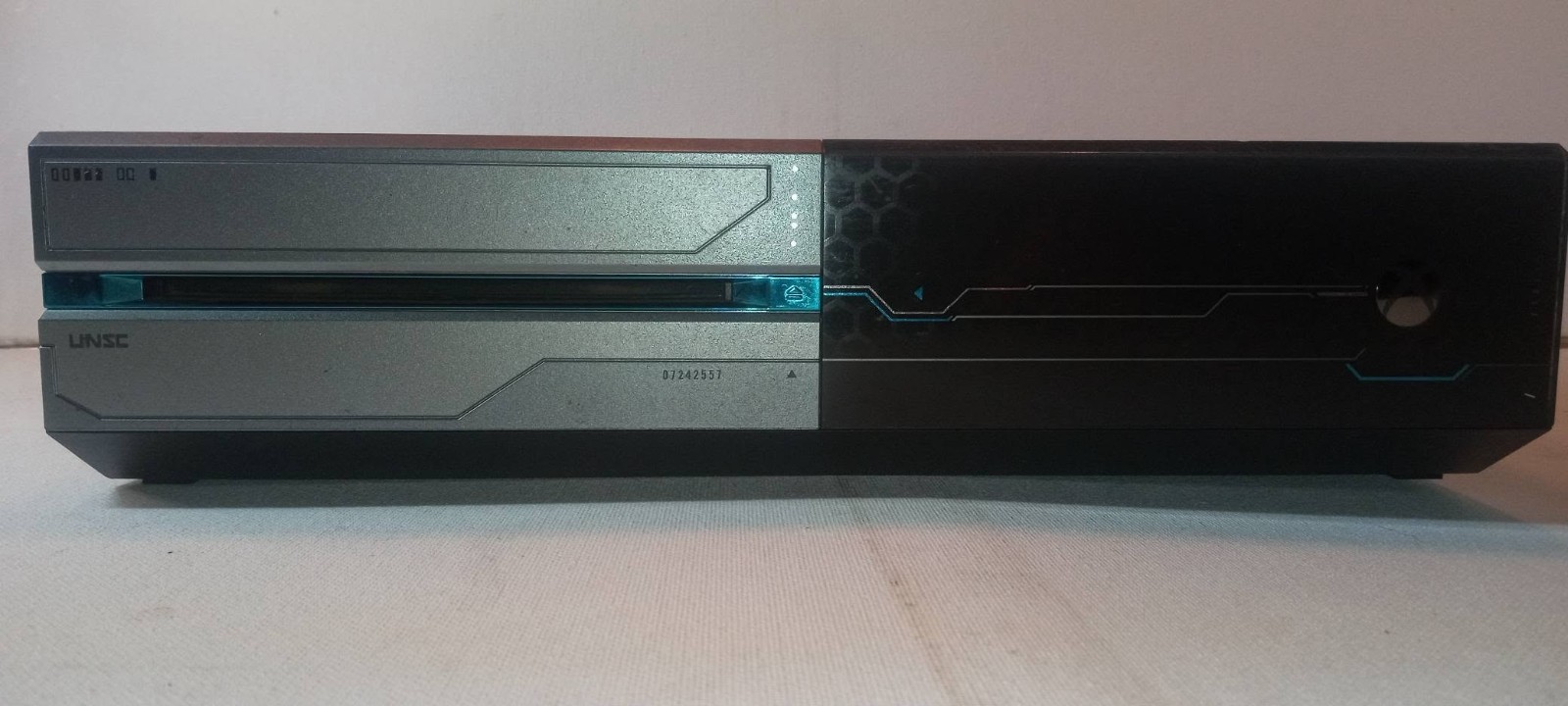 Microsoft Xbox One 1TB Console Halo 5: Guardians Special Edition tested