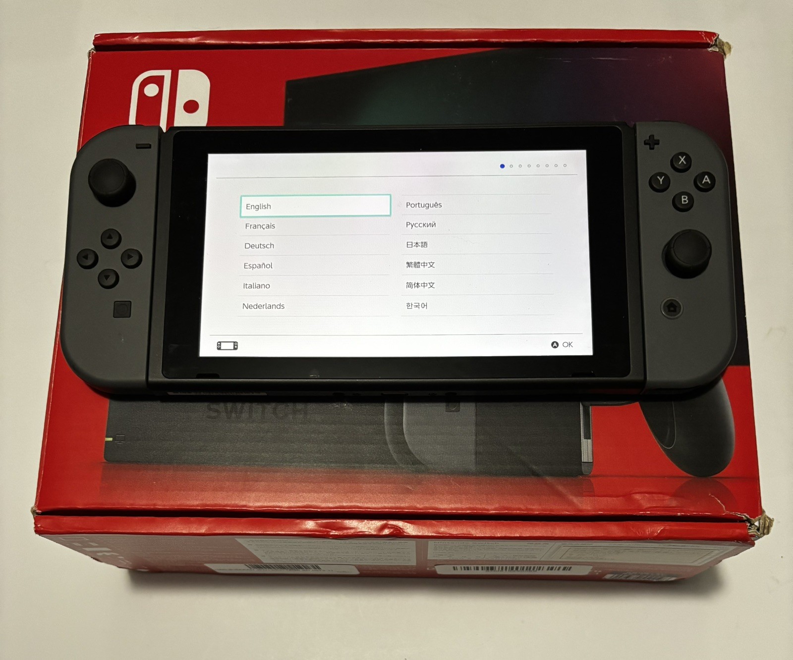 Nintendo Switch Handheld Console 32GB w/ Gray Joycons HAC-001