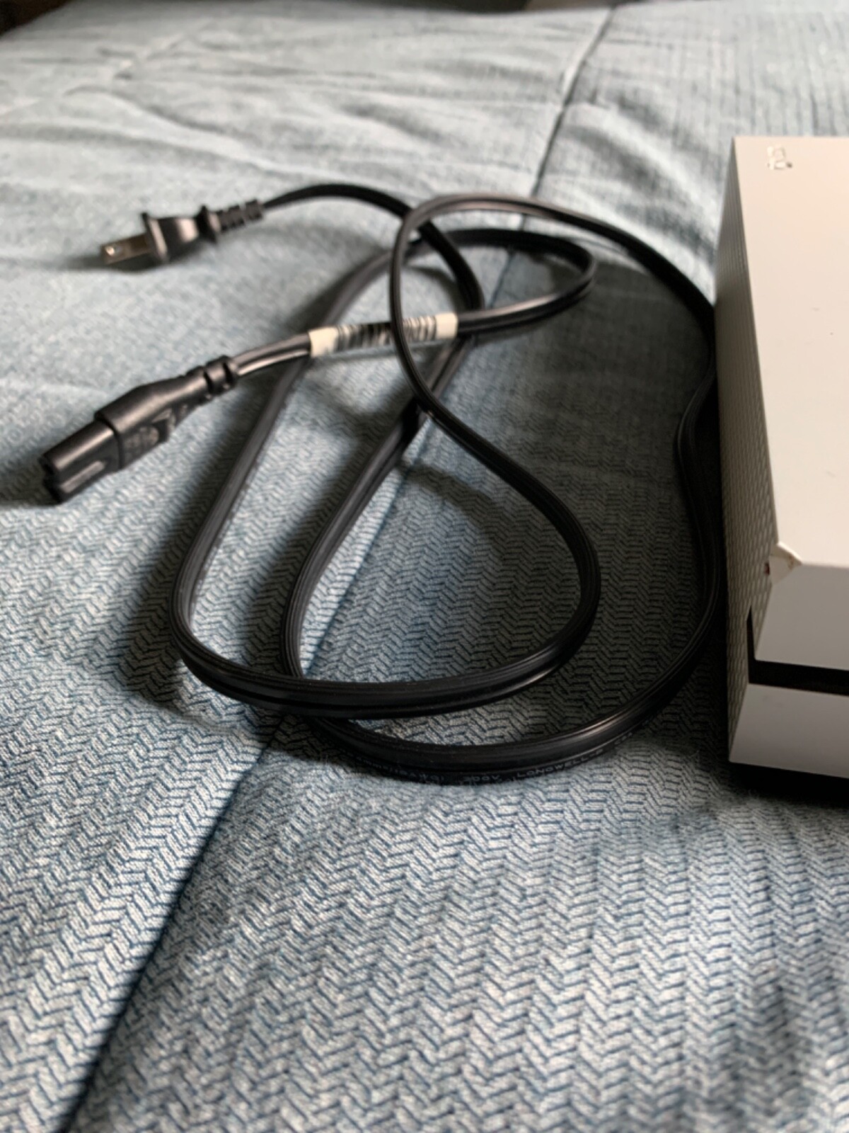 Xbox 1 S White with one button not working and cords with it