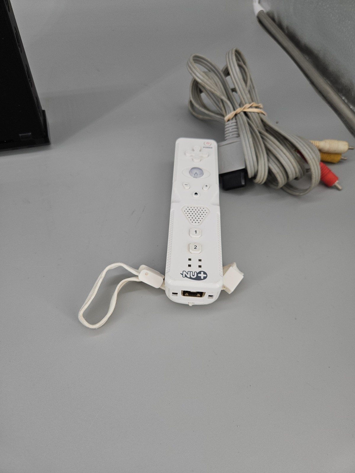 Nintendo Wii Video Game Home Console Model RVL-001 Console & Game