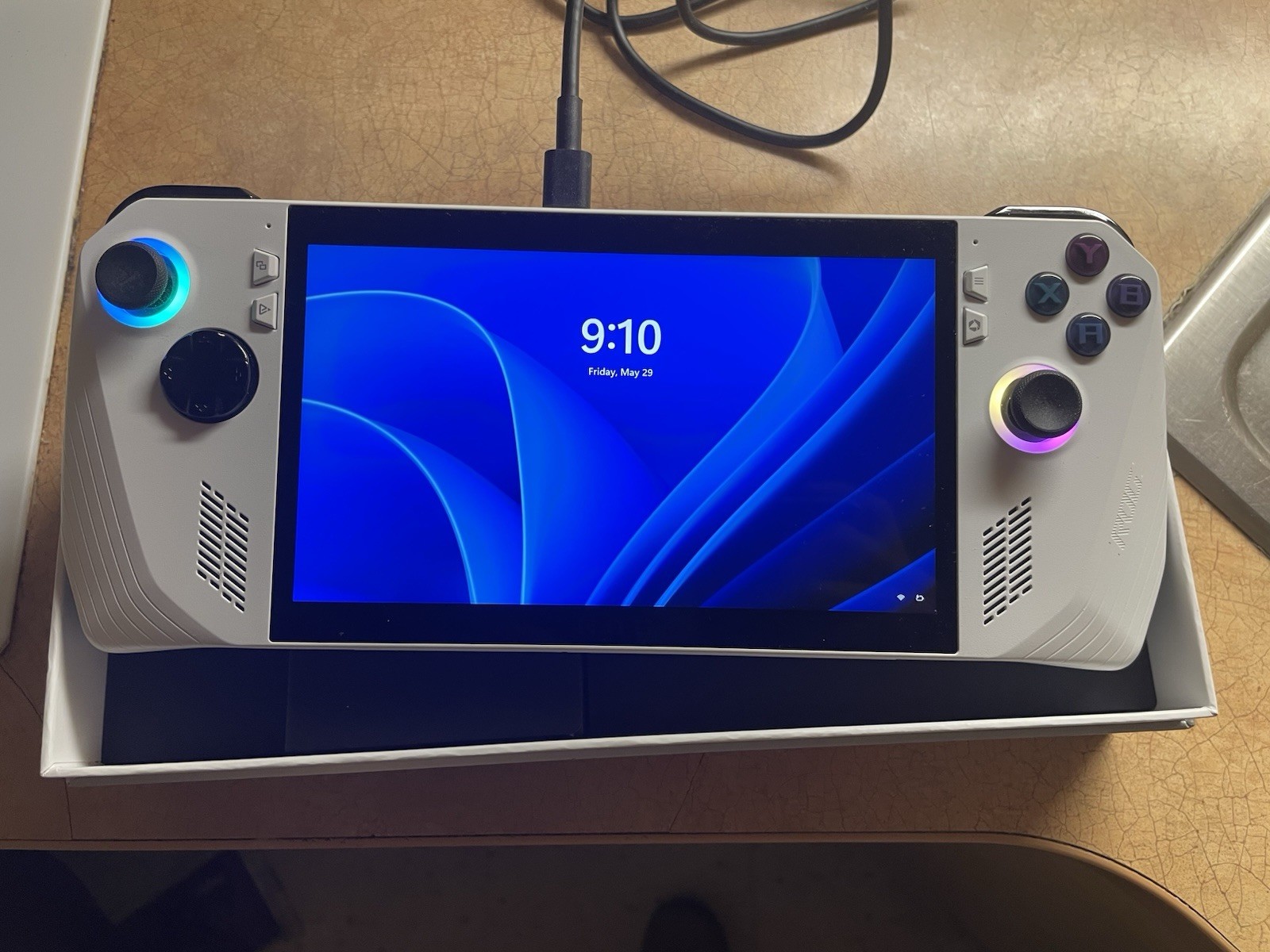 ASUS ROG Ally RC71L White Handheld PC Console 512GB 1080p FHD Wi-Fi