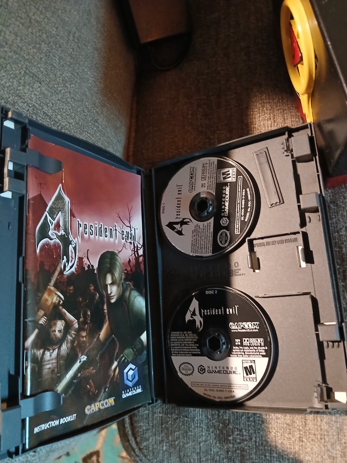 Custom Resident Evil Gamecube. 4 Games, 2 Controllers, Memory Card. See Pictures