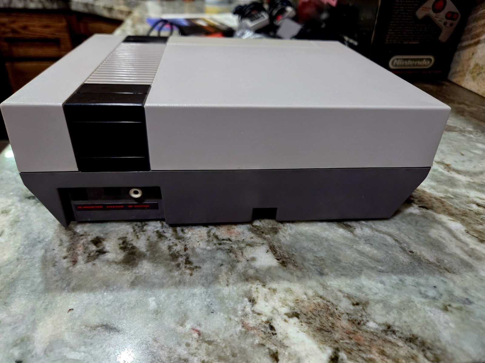 Nintendo NES Action Set Console Zapper Light Gun Duck Hunt Mario Controllers