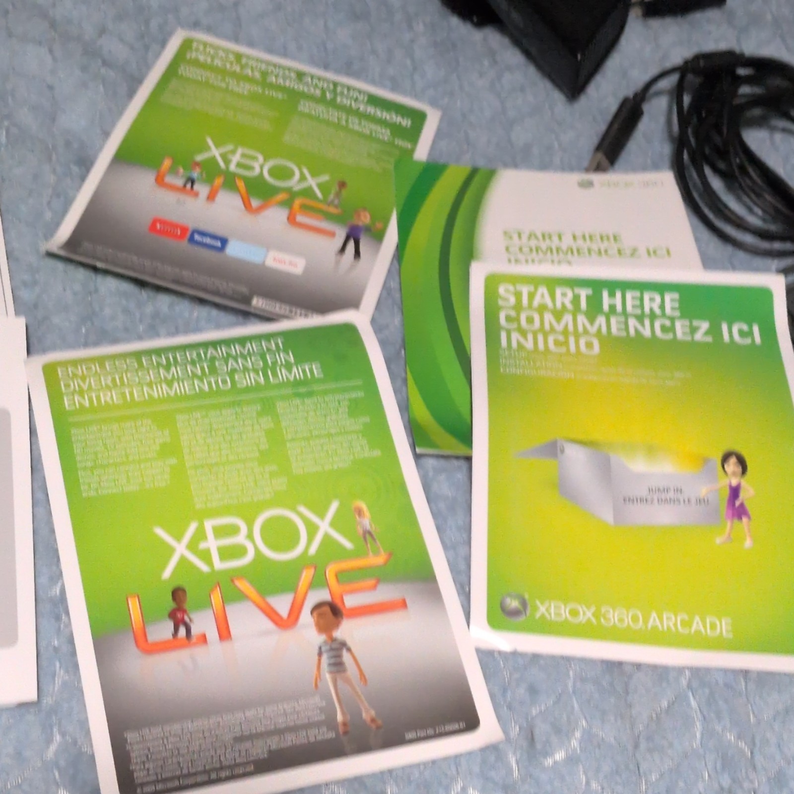 Microsoft Xbox 360 S 250GB Bundle (CiB)
