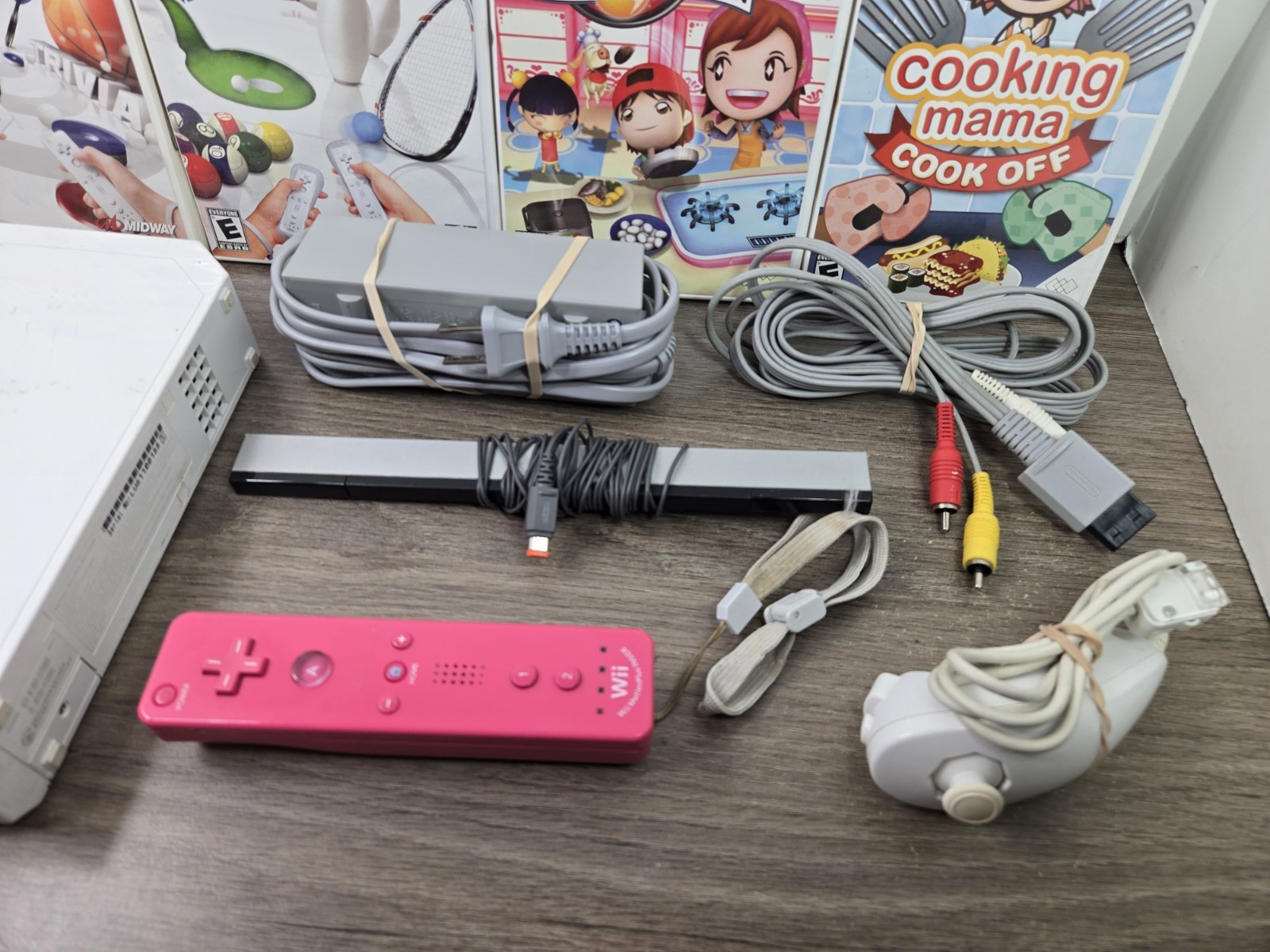 Nintendo Wii Console System Bundle White RVL-001 w/4 Games Used Condition Tested