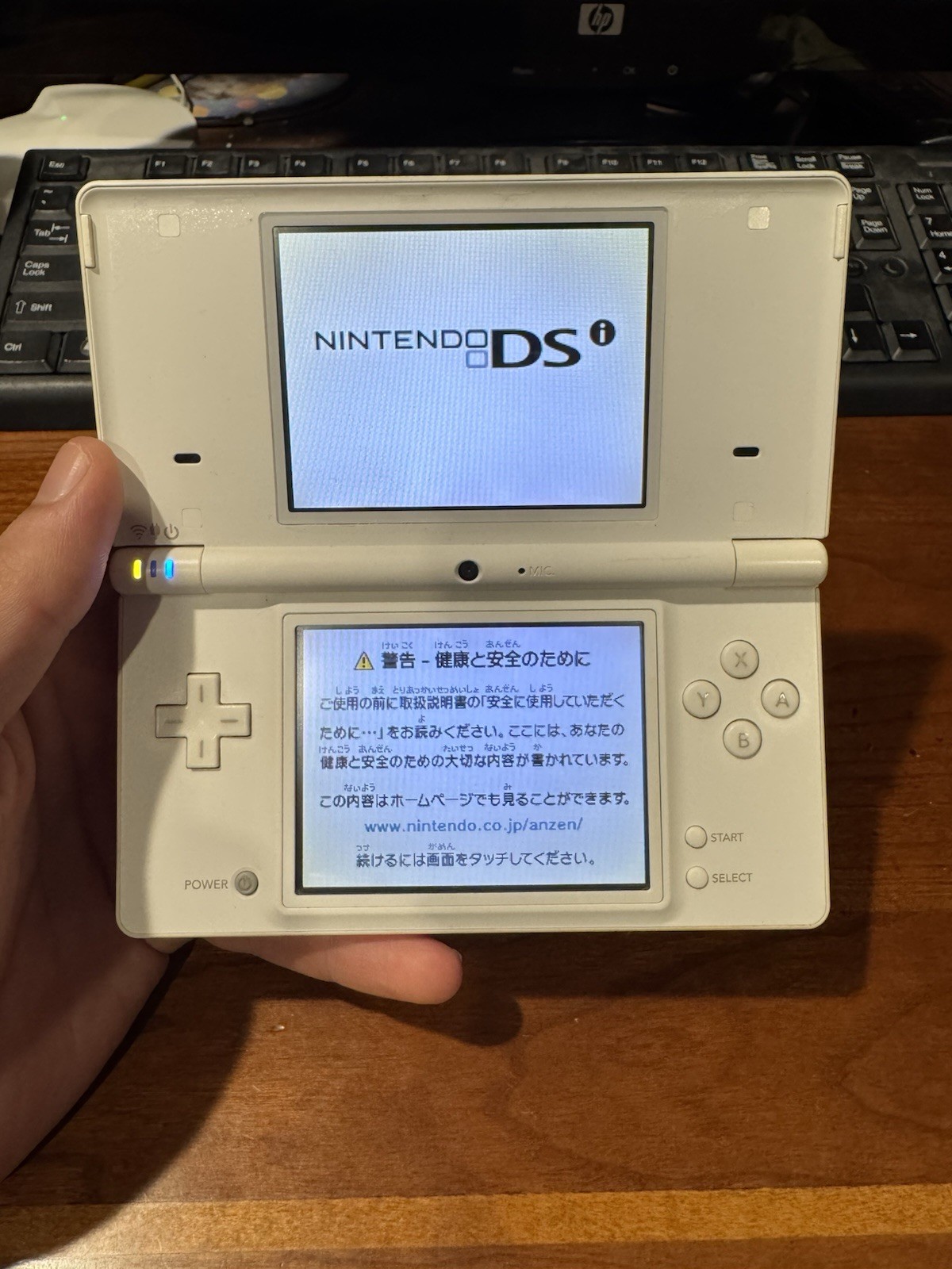 Nintendo DSi White Handheld System NTSC-J (Japan) TWL-001 Wi-Fi 256MB 2008