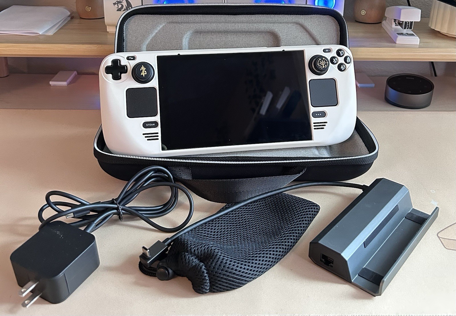 Steam Deck 512GB LCD BUNDLE + Magnetic Stand & 6-in-1 Dock System