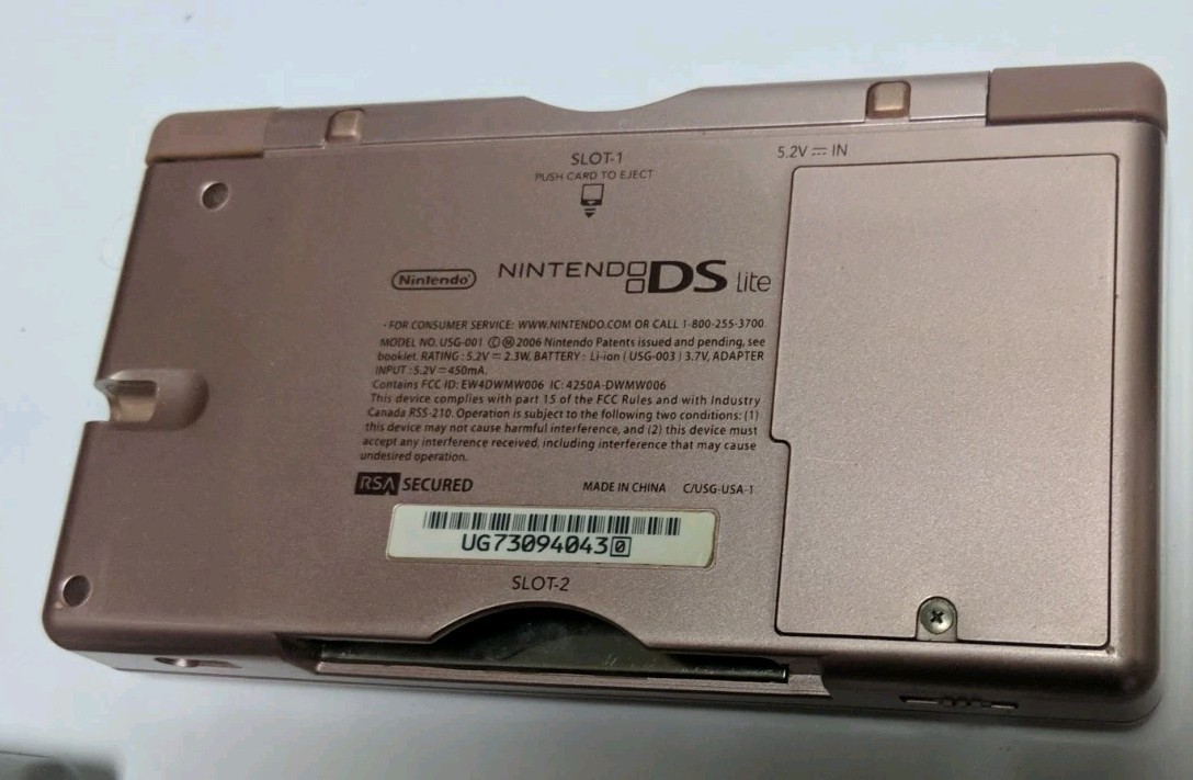 Nintendo DS Lite Console Metallic Rose Pink w/ Games SUPER CLEAN LIGHTLY USED