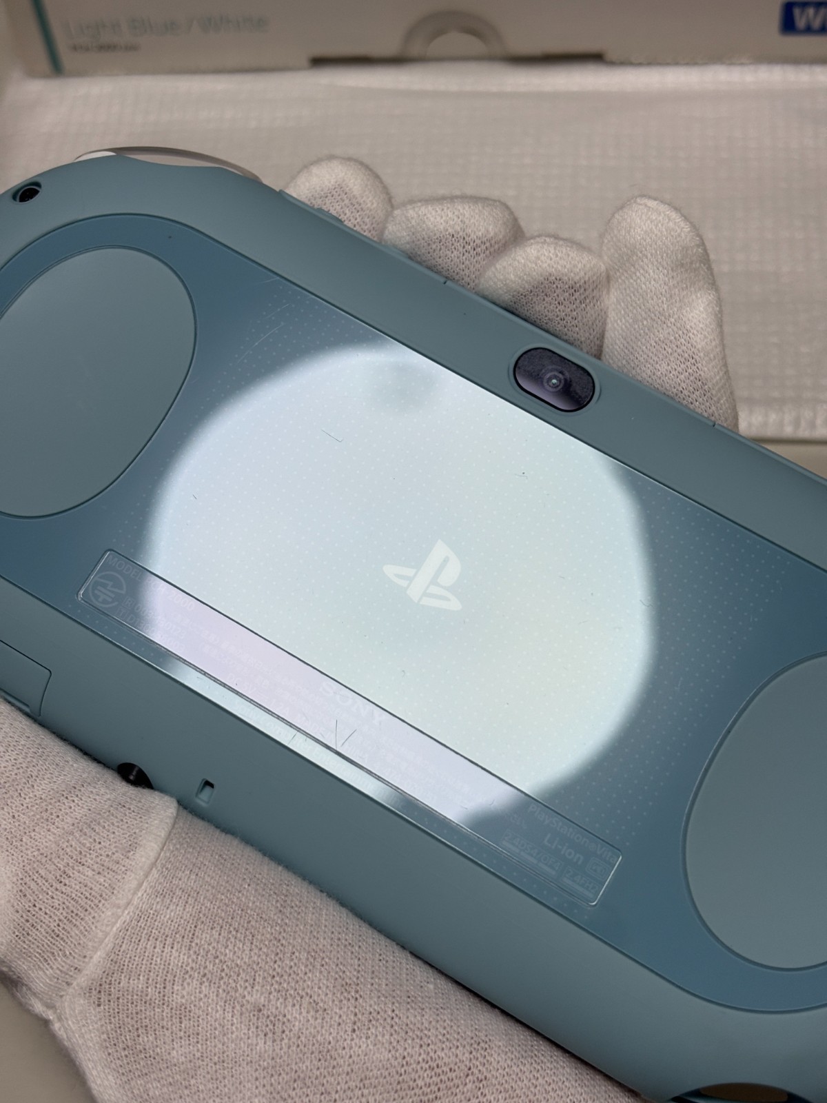 PS Vita SONY PlayStation Light Blue White PCH-2000 Console W/Charger Box