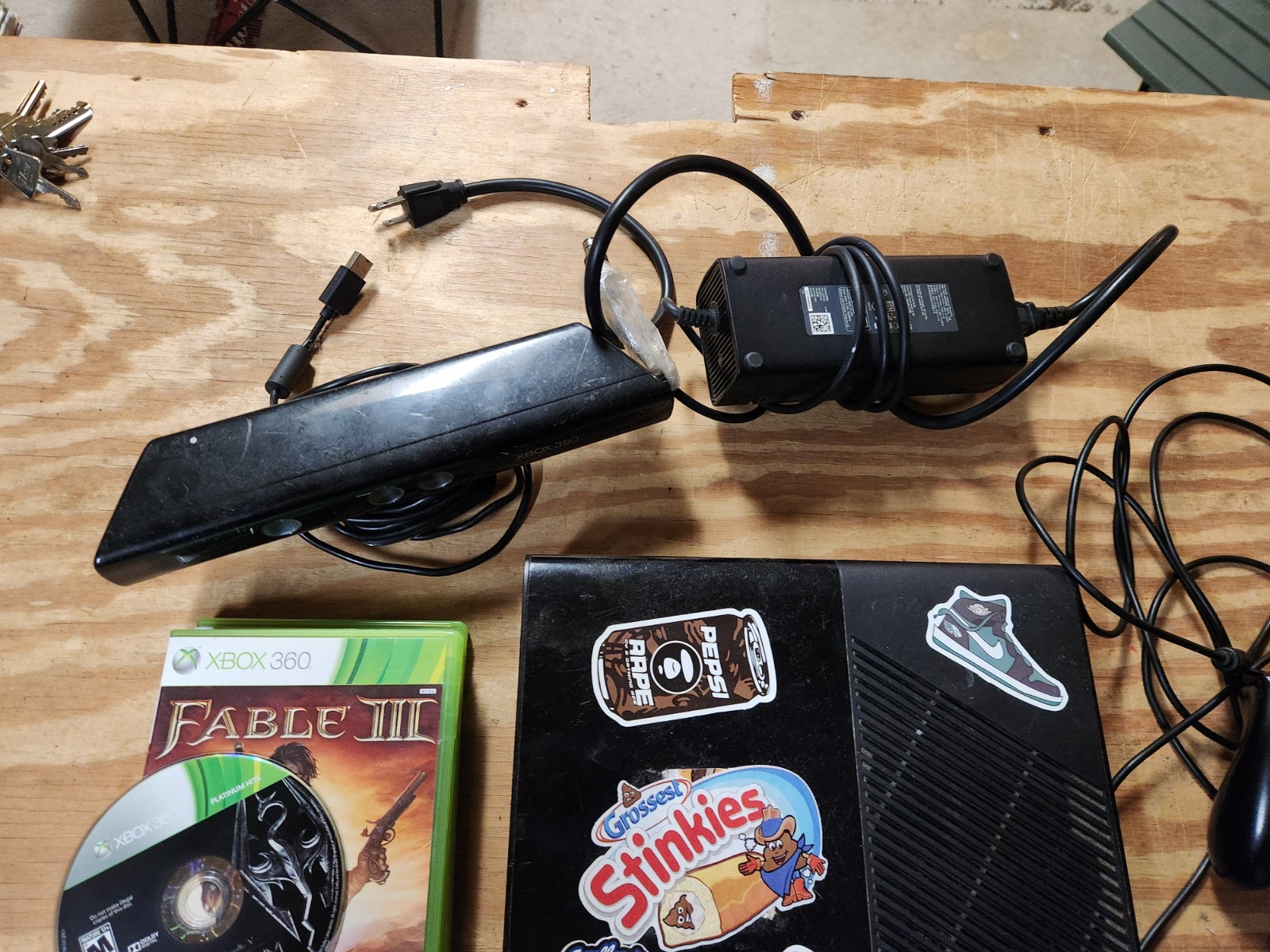 Microsoft Xbox 360 E 4GB Black Console Bundle 1 Controller Kinect 4 Games