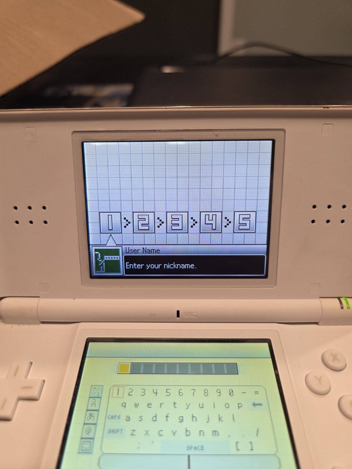 Nintendo DS Lite USG-001 JPN White Handheld Console Stylus & Cable