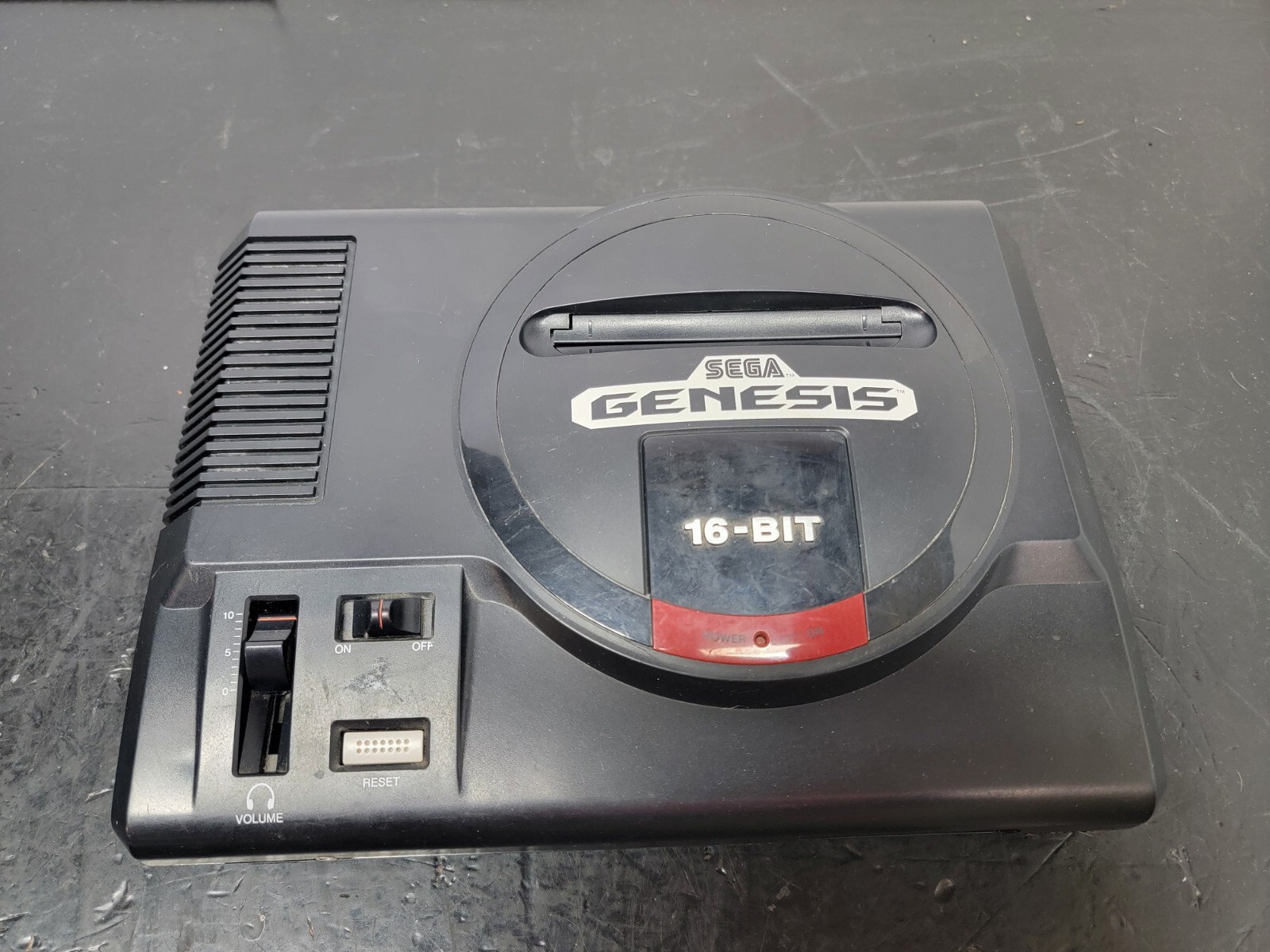 Original SEGA GENESIS Console MK-1601 System 2 Controller Games Rf Switch Bundle