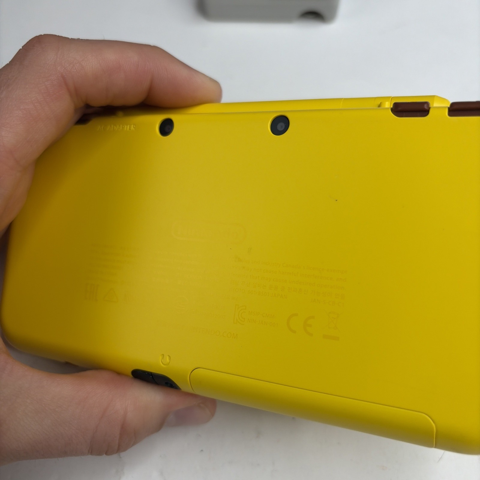 Nice! Nintendo New 2DS XL Pikachu Edition US Model W Charger Stylus