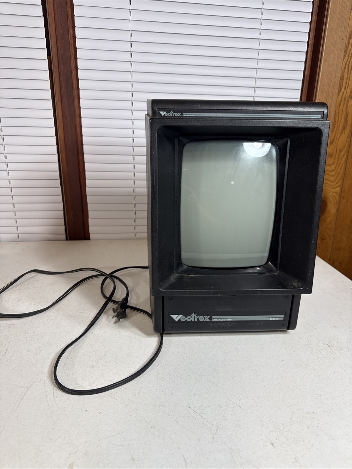 GCE Vectrex Arcade System Console 1982 – POWERS ON – SOLD AS IS / LOOK/READ!