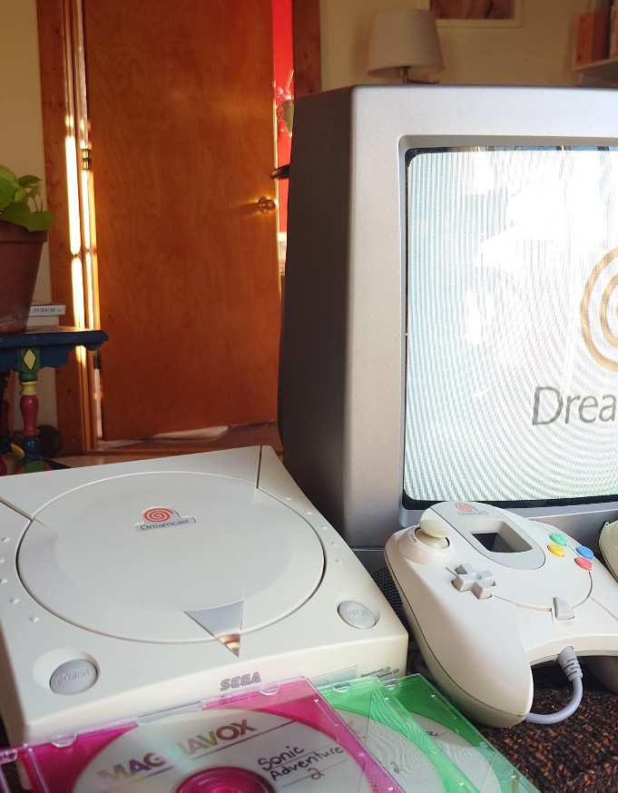 Sega Dreamcast Console + controller, *NEW CLOCK BATTERY* tested, working.
