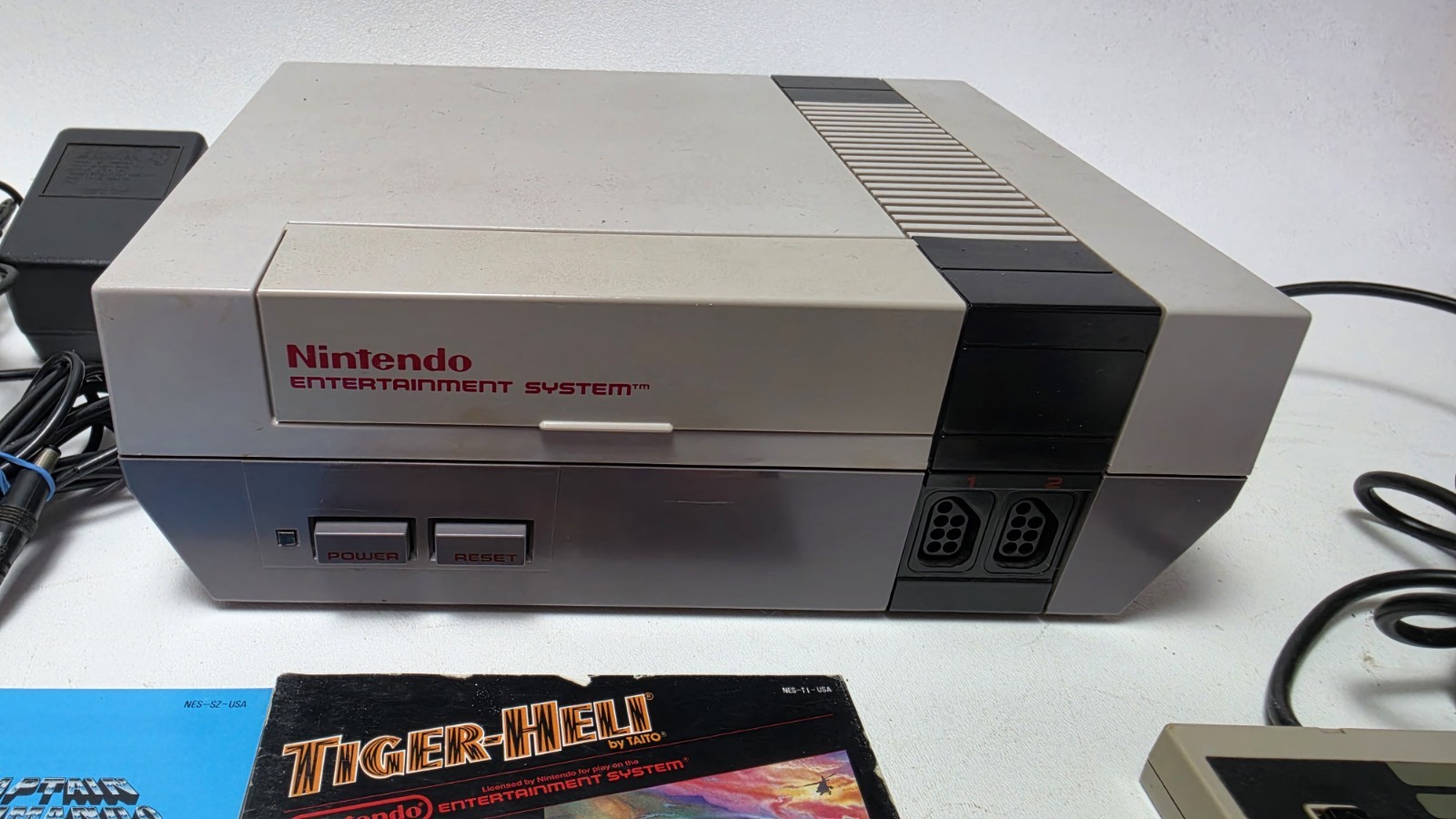 Nintendo NES Console NES-001 Bundle With 3 Games, Controller, Wires
