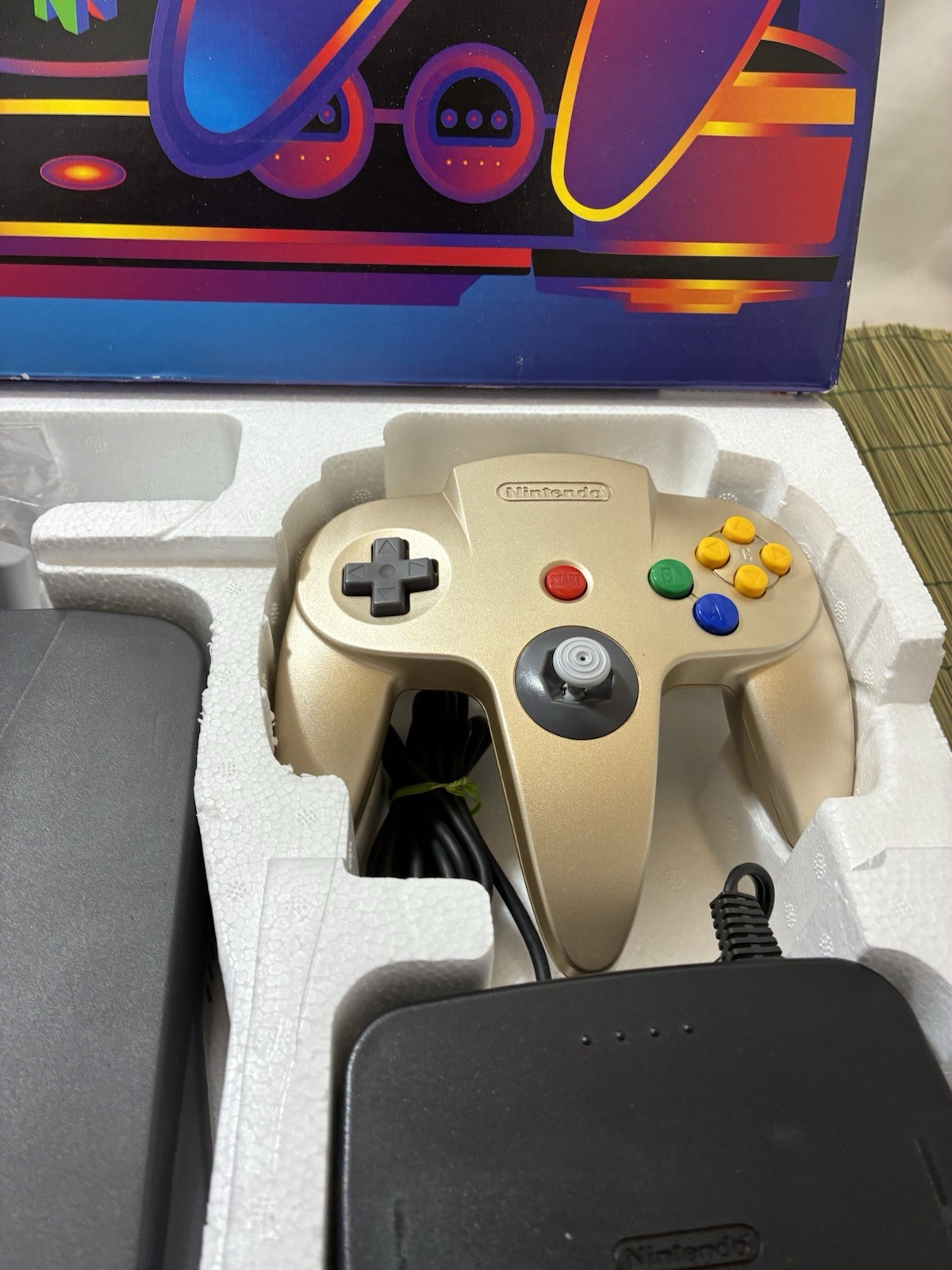 Nintendo 64 N64 Memory expansion slot Box set Gold Controller NUS-001 Japan Used