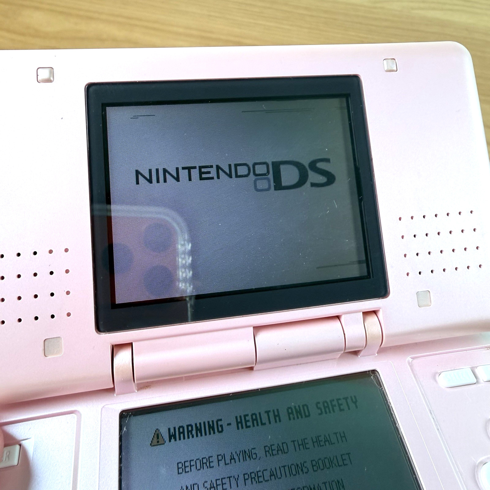 White Nintendo DS NTR-001 with Stylus + NEW Battery / Charger – Works, READ DESC