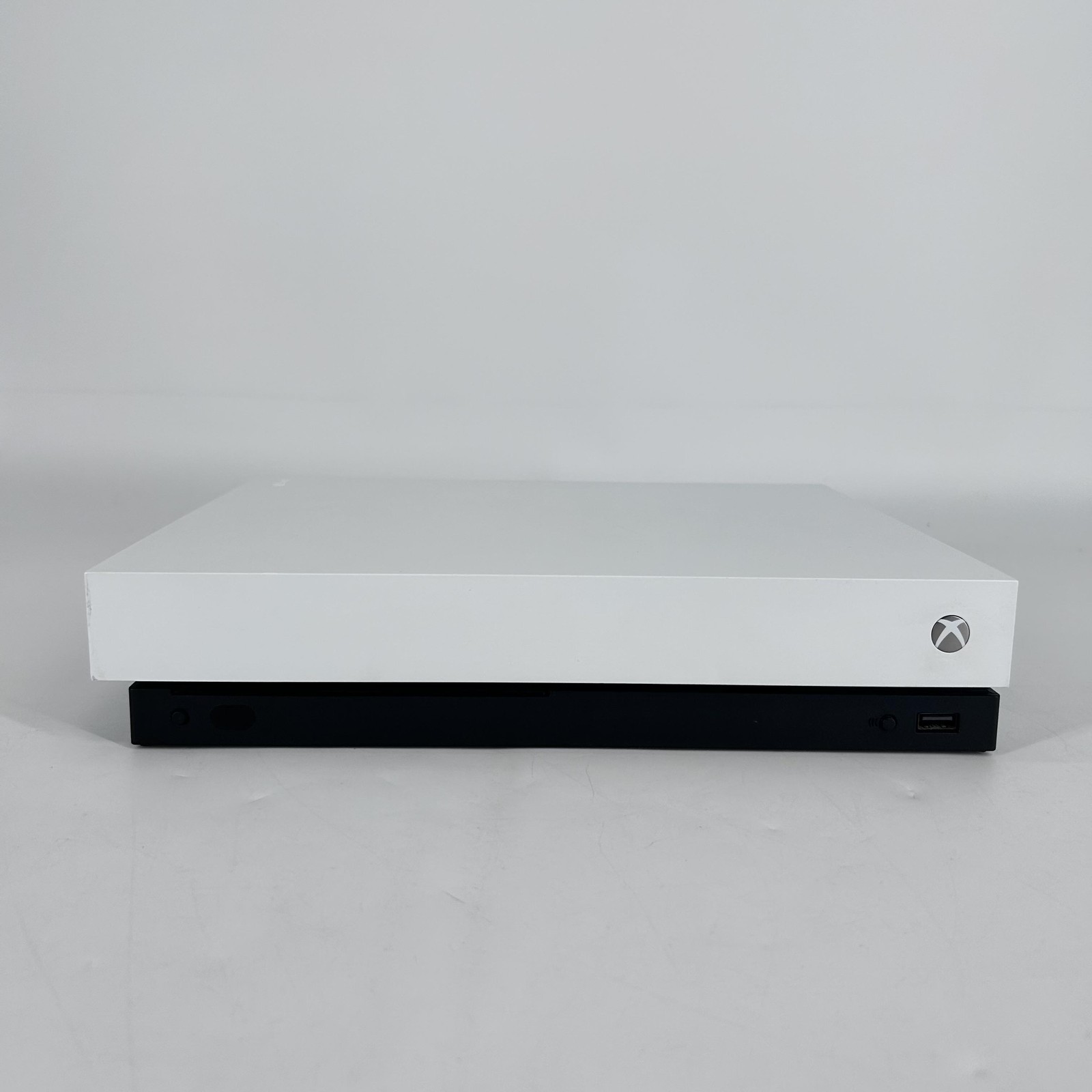 Microsoft Xbox One X Console White 1TB w/ HDMI/Power Cord- Very Good