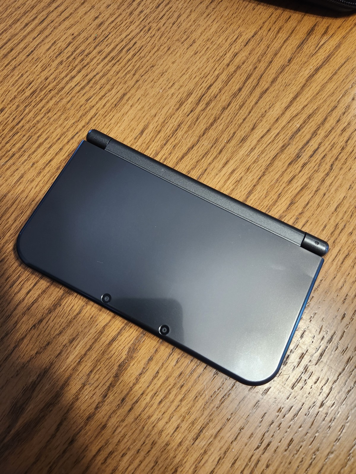 New Nintendo 3DS XL Gray Black Console W Charger, 3 Games, & Case, Tested