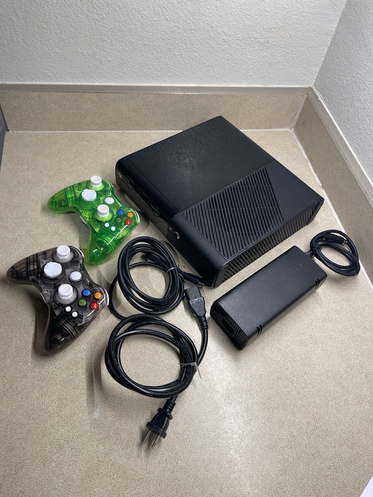 Microsoft Xbox 360 E 250GB Wi-Fi 1080p NTSC-U/C Black w/ 2 Controllers